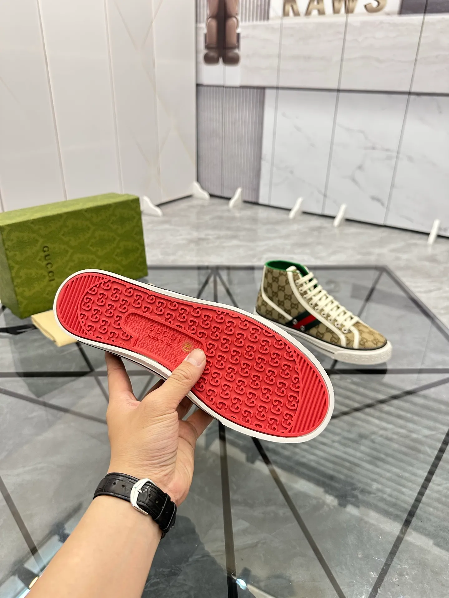 Men's shoes: 💰P420¥ Product trademark: Gucci* "Gucci*" high-top casual shoes Regular size: 38-44 (can be customized to 45.46.) Product materials: Original material from the upper counter, breathable lining, original outsole. Number: 661